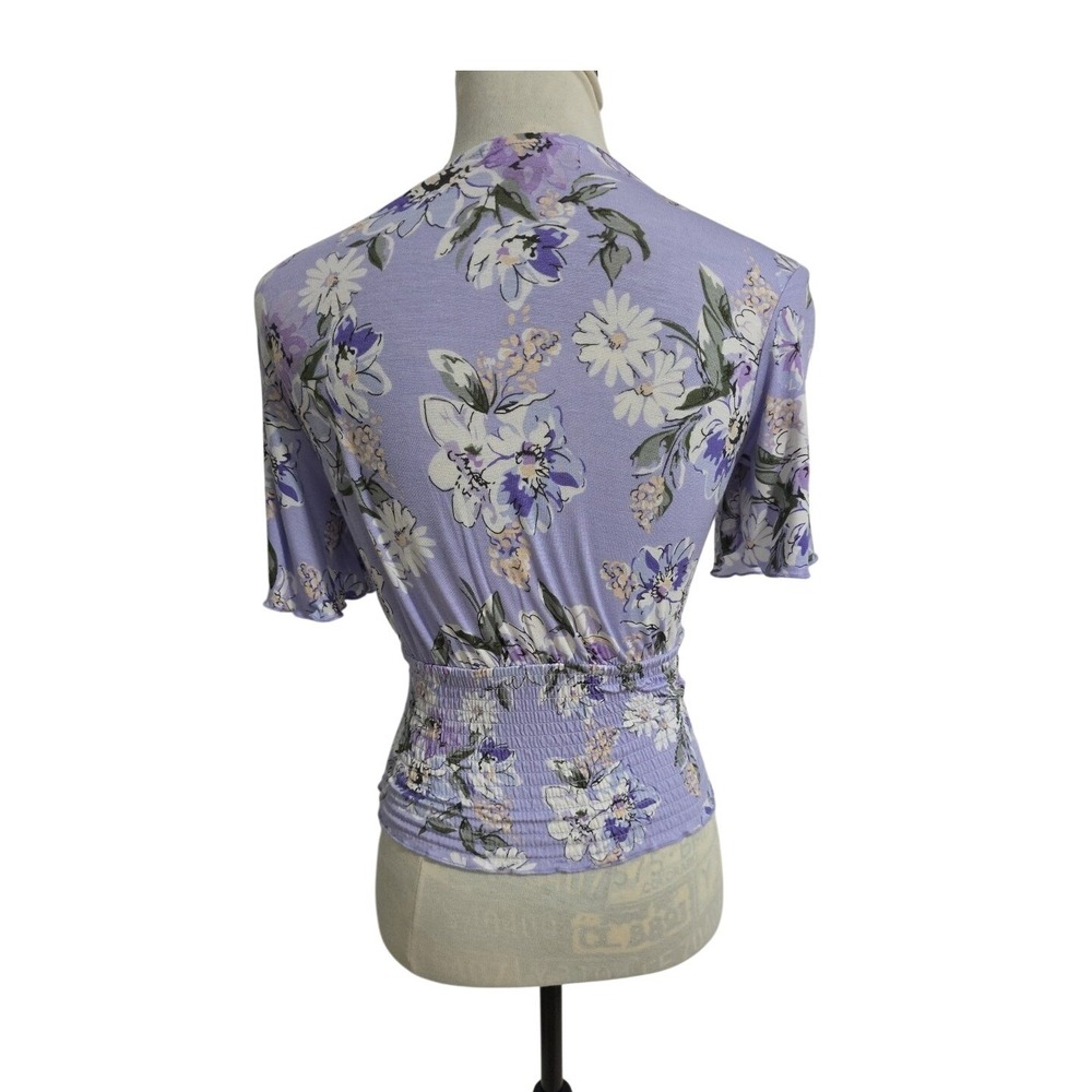Forever 21 Womens Lavender Floral Smocked Waist V-Neck Flutter Sleeve Top‎ S - Picture 3 of 5